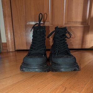 Alexander McQueen Tread Slick Montante Embellished Boots In Schwarz Sz 39.5